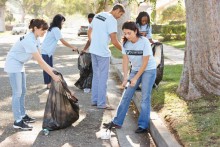 volunteers-picking-garbage